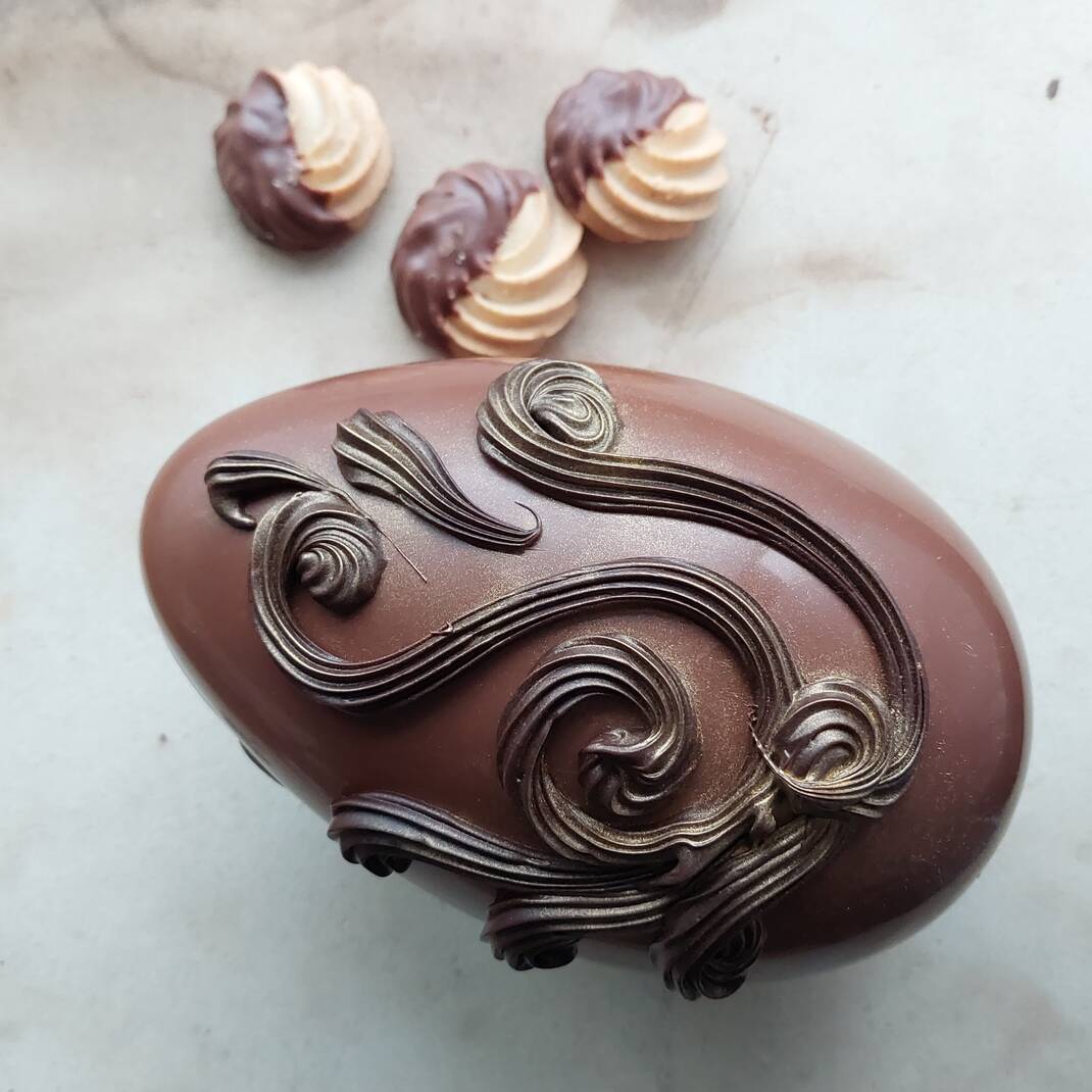 Medium Viennese Milk Chocolate Easter Egg