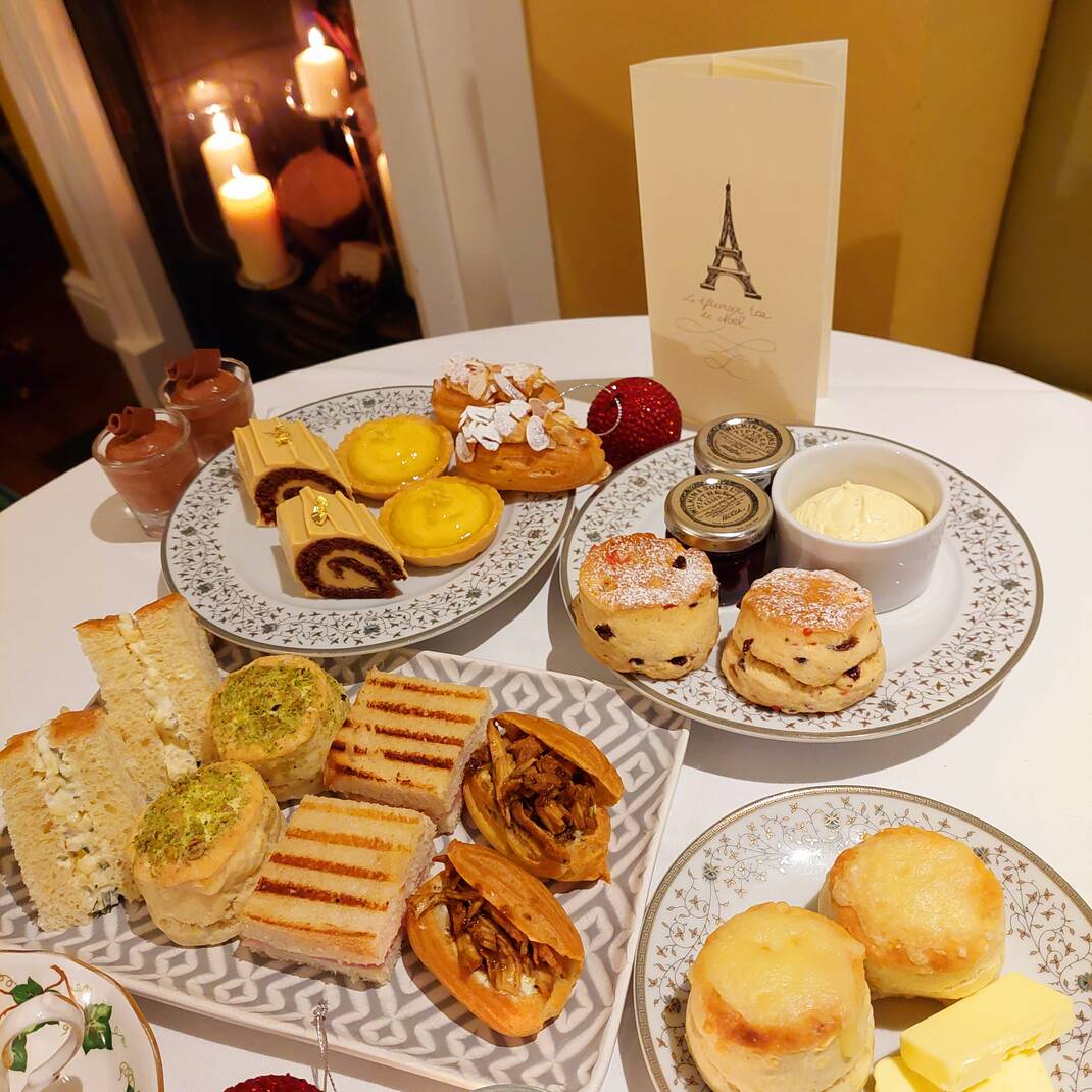 Champagne Christmas Afternoon Tea for Two to Takeaway