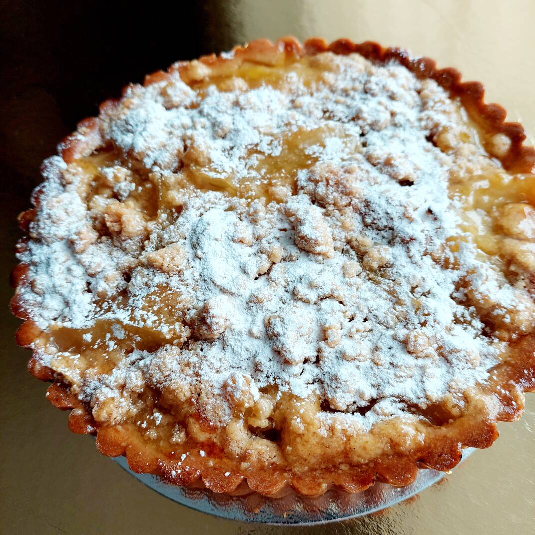 Apricot & Ginger Crumble Frangipane (Large)